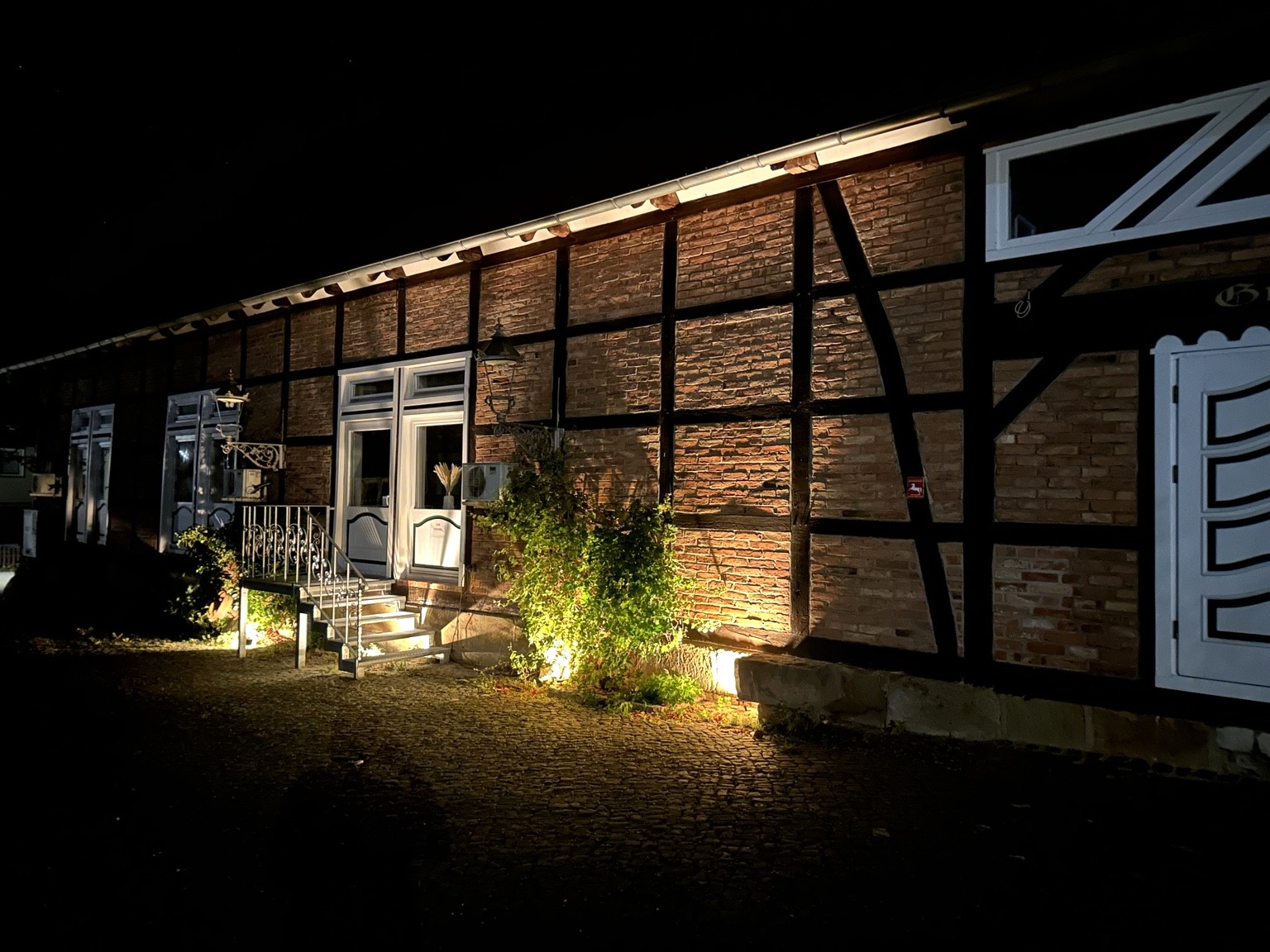 Gutshof bei Nacht